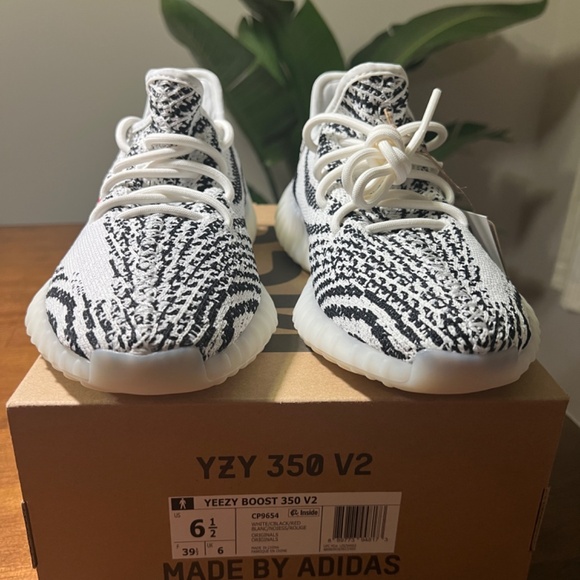 Yeezy 350 Zebra size 6.5 NIB - Picture 4 of 9